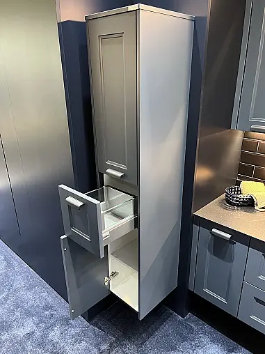 Exklusives Badezimmer / Waschtisch / Alibert / Midi-Schrank - LED-Beleuchtungen - Quarzstein-Platte