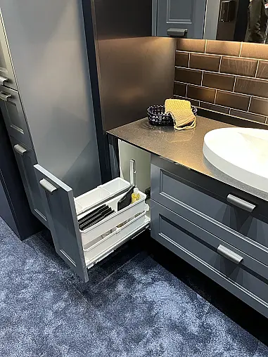 Exklusives Badezimmer / Waschtisch / Alibert / Midi-Schrank - LED-Beleuchtungen - Quarzstein-Platte