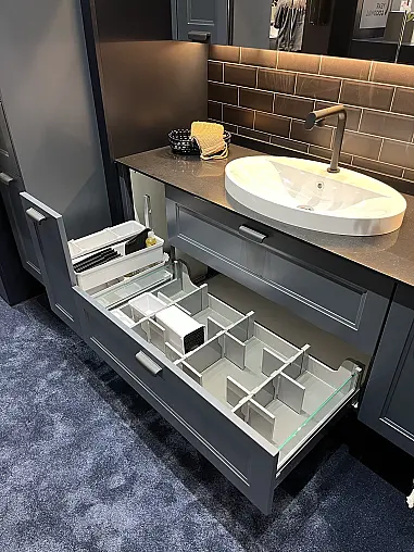 Exklusives Badezimmer / Waschtisch / Alibert / Midi-Schrank - LED-Beleuchtungen - Quarzstein-Platte