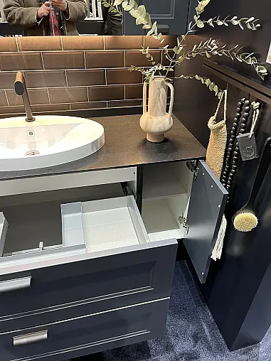 Exklusives Badezimmer / Waschtisch / Alibert / Midi-Schrank - LED-Beleuchtungen - Quarzstein-Platte