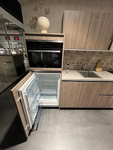 Exklusive Messeküche - Grifflos - Sitzplatz - XL Unterschränke - LED Beleuchtung