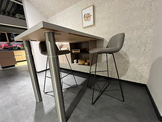 Exklusive Messeküche - Grifflos - Sitzplatz - XL Unterschränke - LED Beleuchtung
