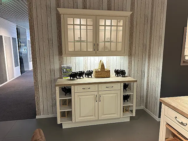 Front in Magnolia gewischt mit Eichefarbener Arbeitsplatte