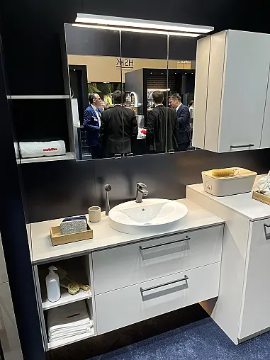 Exklusiver Hauswirtschaftsraum - Abgetrennt mit Schiebetüren - Waschmaschine + Waschtrockner von Bosch