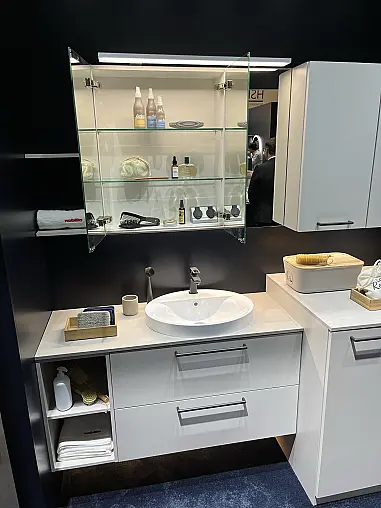Exklusiver Hauswirtschaftsraum - Abgetrennt mit Schiebetüren - Waschmaschine + Waschtrockner von Bosch