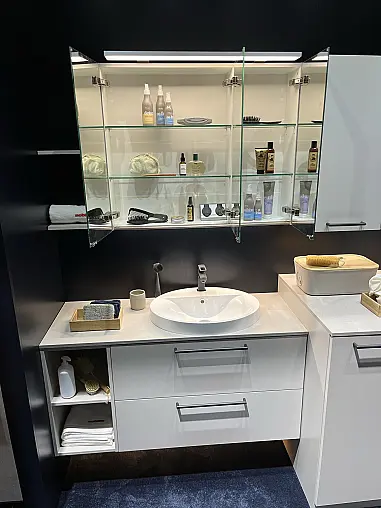 Exklusiver Hauswirtschaftsraum - Abgetrennt mit Schiebetüren - Waschmaschine + Waschtrockner von Bosch