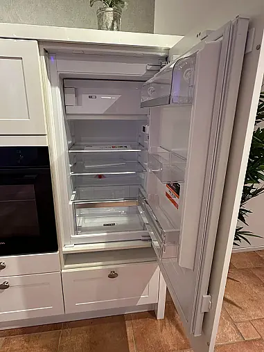 Moderne Musterküche in L-Form – Inkl. Geräte