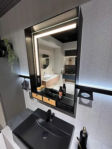 Exklusives Badezimmer - Messestück - viel LED-Beleuchtung - Keramik-Platte - sofort verfügbar