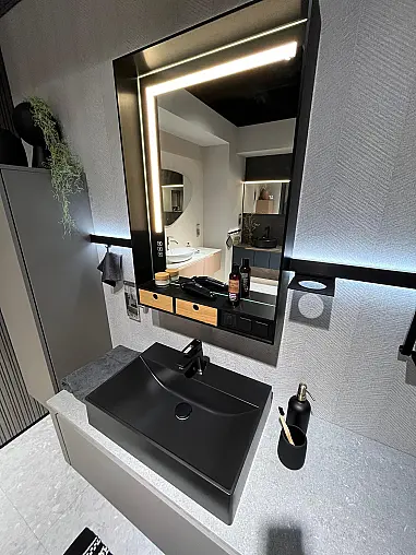 Exklusives Badezimmer - Messestück - viel LED-Beleuchtung - Keramik-Platte - sofort verfügbar