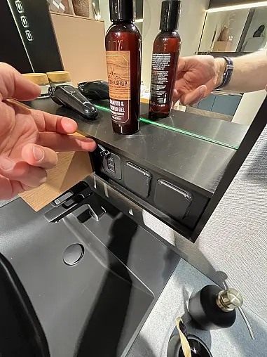 Exklusives Badezimmer - Messestück - viel LED-Beleuchtung - Keramik-Platte - sofort verfügbar