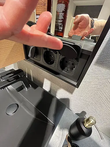 Exklusives Badezimmer - Messestück - viel LED-Beleuchtung - Keramik-Platte - sofort verfügbar