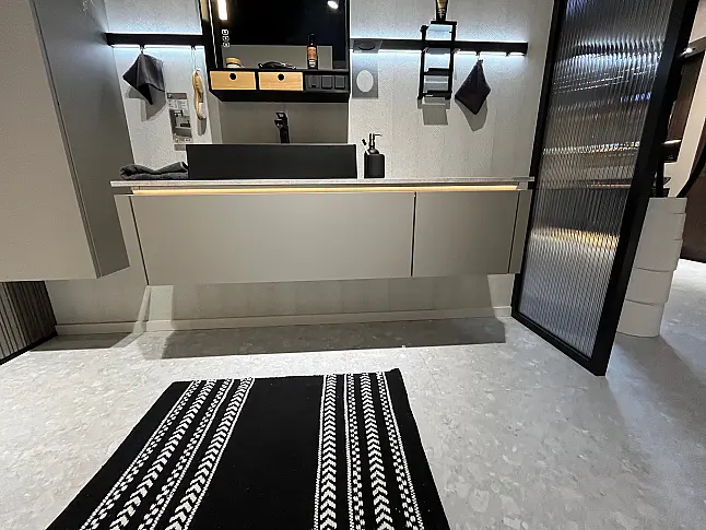 Exklusives Badezimmer - Messestück - viel LED-Beleuchtung - Keramik-Platte - sofort verfügbar