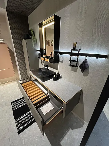 Exklusives Badezimmer - Messestück - viel LED-Beleuchtung - Keramik-Platte - sofort verfügbar