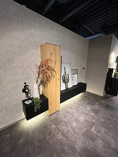 Exklusive Wohnwand / Sideboard / TV-Board - Hochschrank mit Echtholz Furnier- indirekte LED-Beleuchtungen