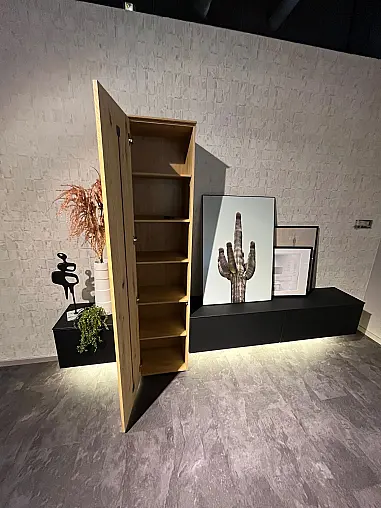 Exklusive Wohnwand / Sideboard / TV-Board - Hochschrank mit Echtholz Furnier- indirekte LED-Beleuchtungen