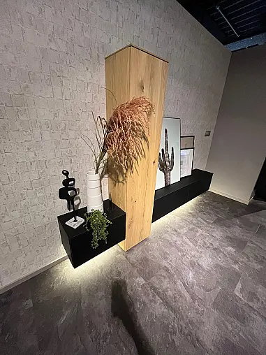 Exklusive Wohnwand / Sideboard / TV-Board - Hochschrank mit Echtholz Furnier- indirekte LED-Beleuchtungen
