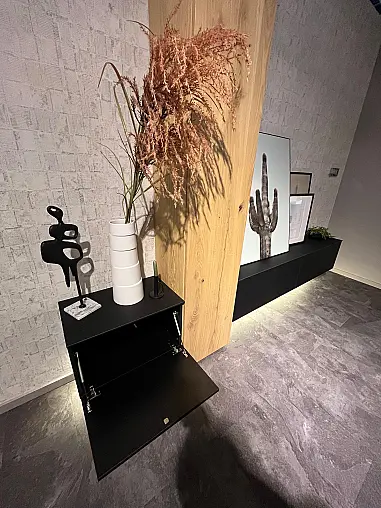 Exklusive Wohnwand / Sideboard / TV-Board - Hochschrank mit Echtholz Furnier- indirekte LED-Beleuchtungen