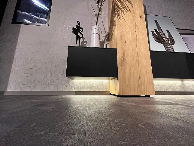 Exklusive Wohnwand / Sideboard / TV-Board - Hochschrank mit Echtholz Furnier- indirekte LED-Beleuchtungen