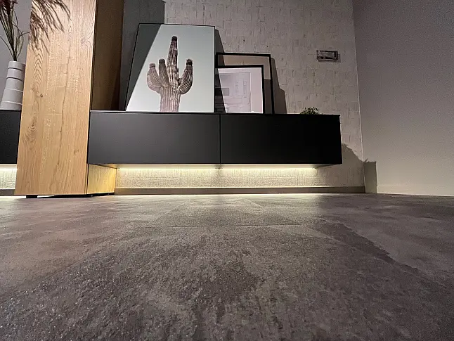 Exklusive Wohnwand / Sideboard / TV-Board - Hochschrank mit Echtholz Furnier- indirekte LED-Beleuchtungen