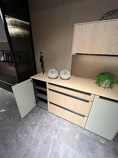 Exklusives Esszimmer - Messestück - Sideboard - Tischgruppe mit 6 Stühlen- indirekte LED-Beleuchtung