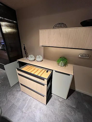 Exklusives Esszimmer - Messestück - Sideboard - Tischgruppe mit 6 Stühlen- indirekte LED-Beleuchtung