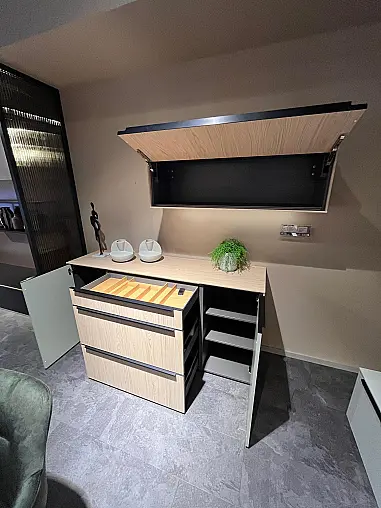 Exklusives Esszimmer - Messestück - Sideboard - Tischgruppe mit 6 Stühlen- indirekte LED-Beleuchtung