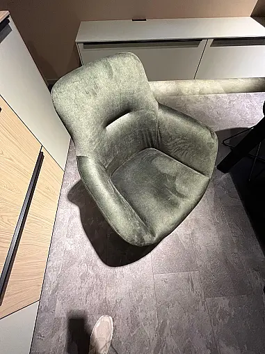 Exklusives Esszimmer - Messestück - Sideboard - Tischgruppe mit 6 Stühlen- indirekte LED-Beleuchtung