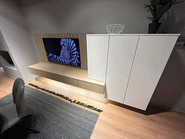 Exklusive Wohnwand / Esszimmer  - Tisch  mit 6 Stühlen - viel LED-Beleuchtungen - Messestück - sofort verfügbar