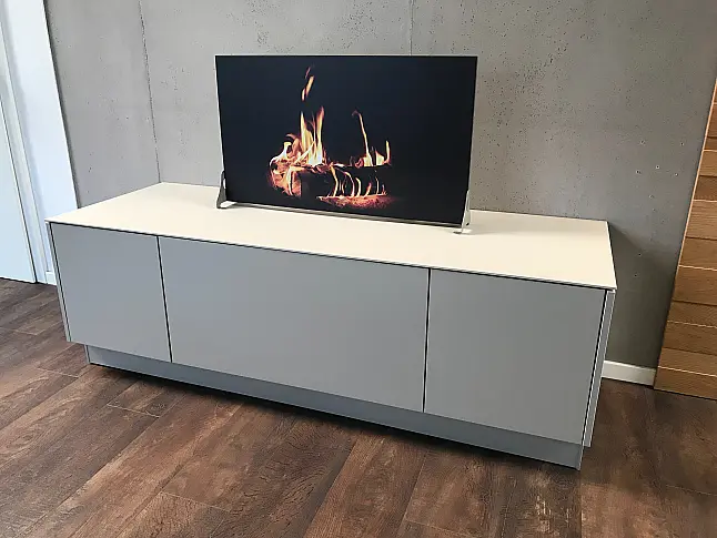 Sideboard olivgrau ohne Dekoration aus unserer Ausstellung