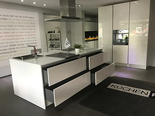 Musterküche NOLTE Matrix 150 NOVA-LACK