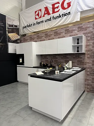 Ausstellungsküche L16 Lux, 36A Articweiß Hochglanz