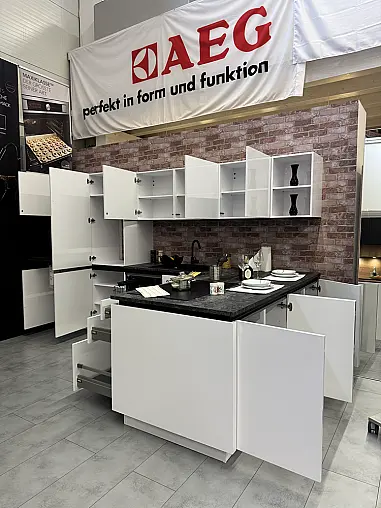 Ausstellungsküche L16 Lux, 36A Articweiß Hochglanz