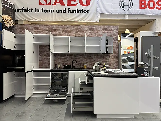 Ausstellungsküche L16 Lux, 36A Articweiß Hochglanz