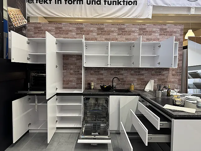 Ausstellungsküche L16 Lux, 36A Articweiß Hochglanz