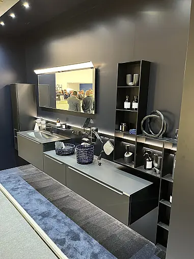 Exklusives Badezimmer - Keramik-Platten - Midischrank - LED-Beleuchtungen - LED-Spiegel