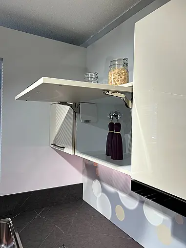 Moderne &amp; funktionale L-Küche in Marmor Nachbildung
