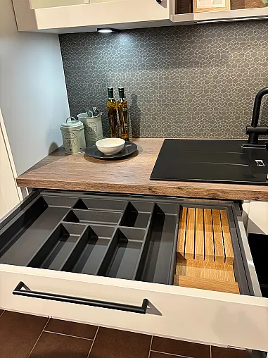 Moderne Landhausküche matt lackiert in weiß