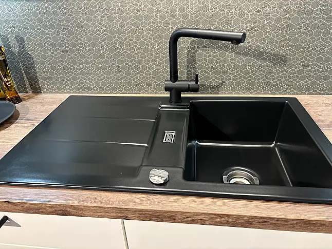 Moderne Landhausküche matt lackiert in weiß