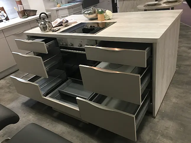 Moderne L-Küche mit Stauraum