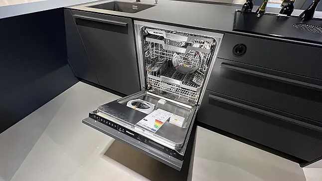 Musterküche von LEICHT in Carbongrau mit MIELE-Geräten + BORA PUXU2R