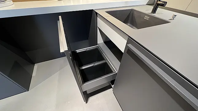 Musterküche von LEICHT in Carbongrau mit MIELE-Geräten + BORA PUXU2R