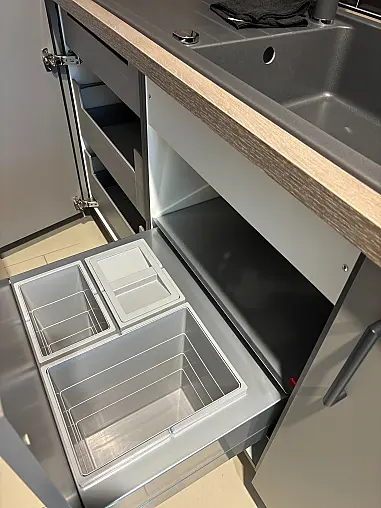 Musterküche in Taupegrau ultramatt
