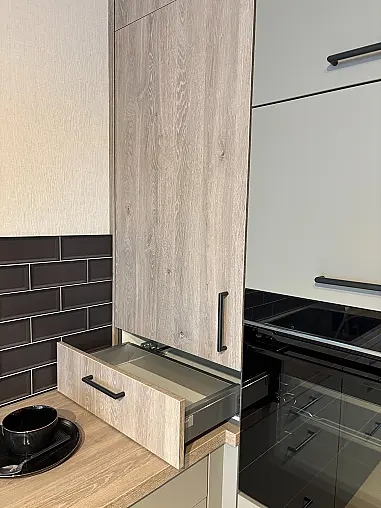 Musterküche in Taupegrau ultramatt