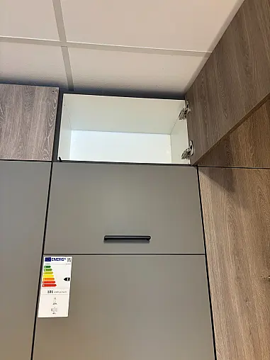 Musterküche in Taupegrau ultramatt