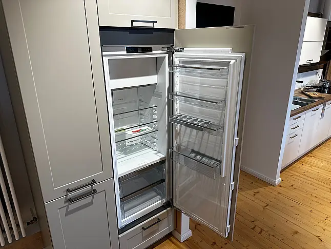 Landhausküche in eindrucksvoller Farbkombination
