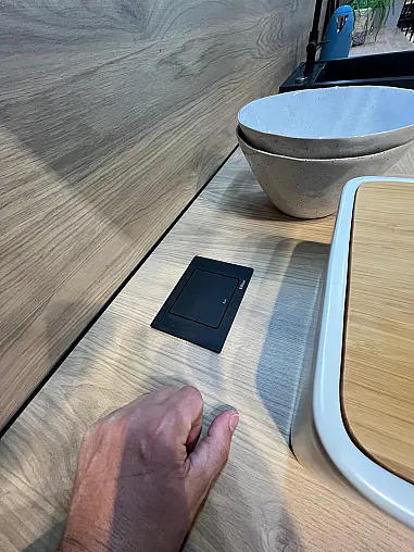 Exklusive Landhaus  Messeküche - einzigartige Planung  - XL- Schränke - viel LED-Beleuchtung- Stand nur 2 Tage ausgestellt !!!