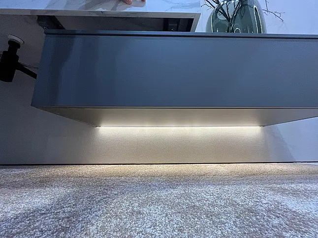 Exklusives Badezimmer / Waschtisch - Messestück - Grifflos - großer Spiegel mit LED-Beleuchtung - wieder original verpackt