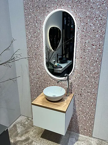 Exklusives Gäste-WC / Waschbecken - für kleines Badezimmer oder Gäste-WC geeignet - Spiegel mit LED-Beleuchtung