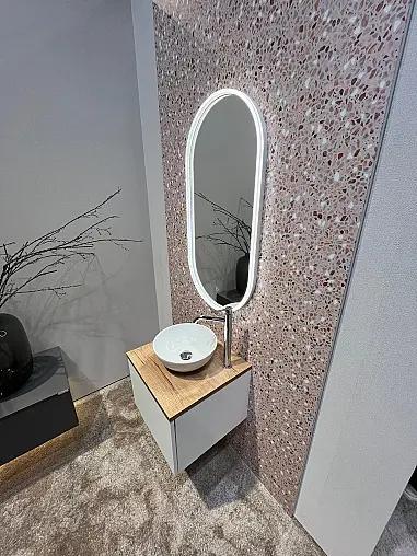 Exklusives Gäste-WC / Waschbecken - für kleines Badezimmer oder Gäste-WC geeignet - Spiegel mit LED-Beleuchtung
