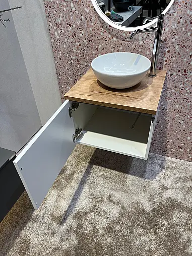 Exklusives Gäste-WC / Waschbecken - für kleines Badezimmer oder Gäste-WC geeignet - Spiegel mit LED-Beleuchtung